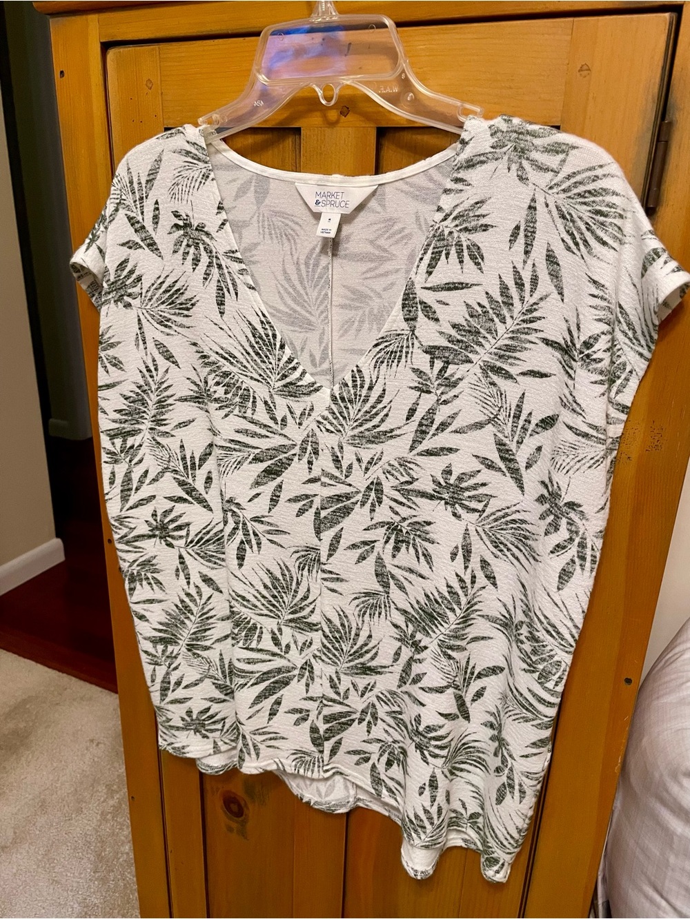 Market & Spruce Short-Sleeve V-Neck Palm Leaf Top Size M